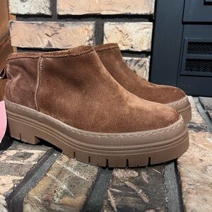 Cruza Chestnut Brown Women’s Suede Ankle Boots NEW Size‎ 37